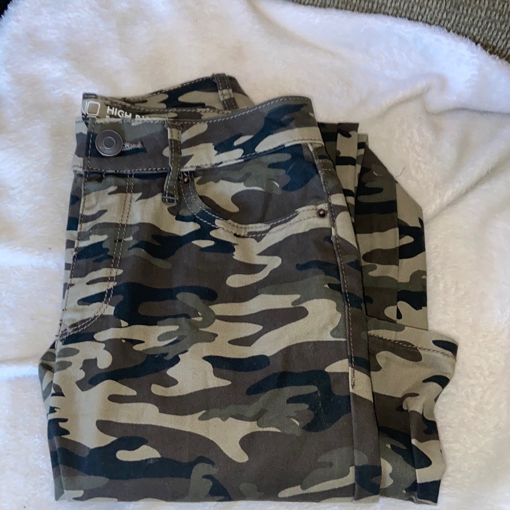 High rise camo skinny jeans no rips in jeans size w 1